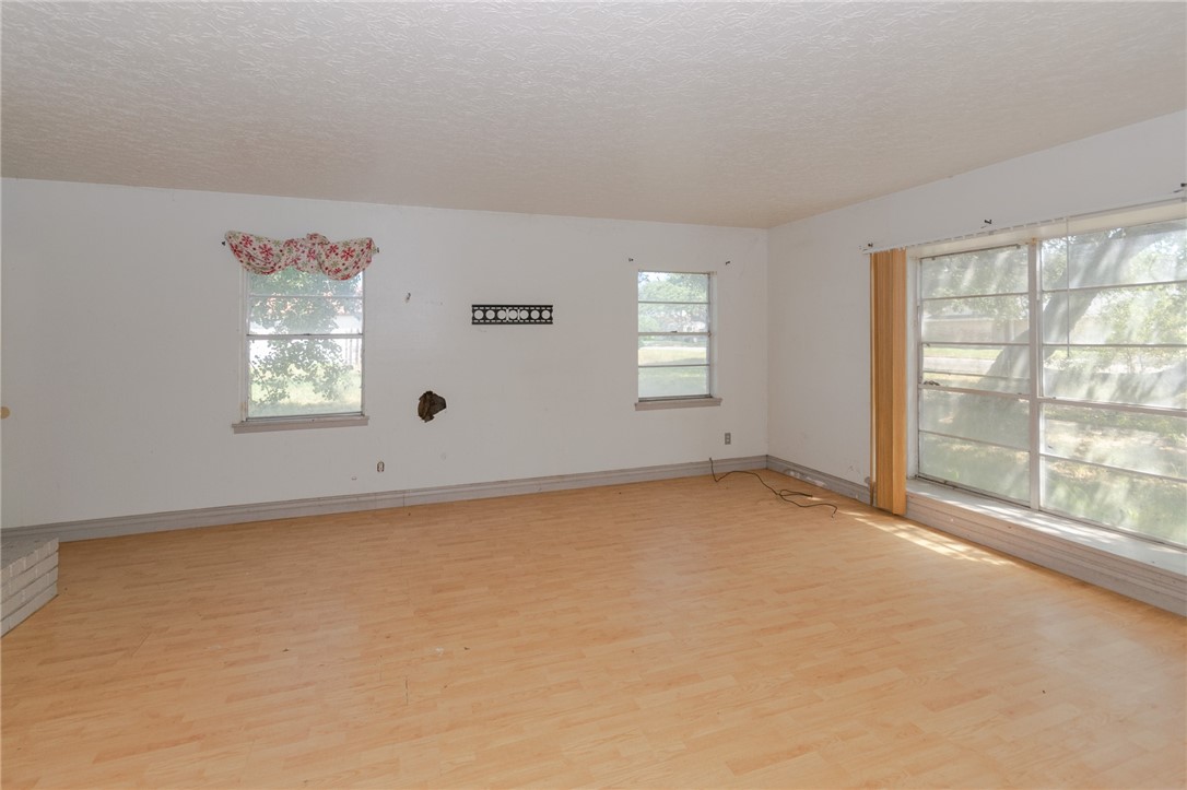 1522 S Mccampbell St Property Photo 4