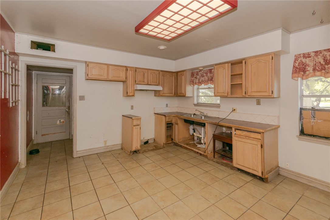 1522 S Mccampbell St Property Photo 8