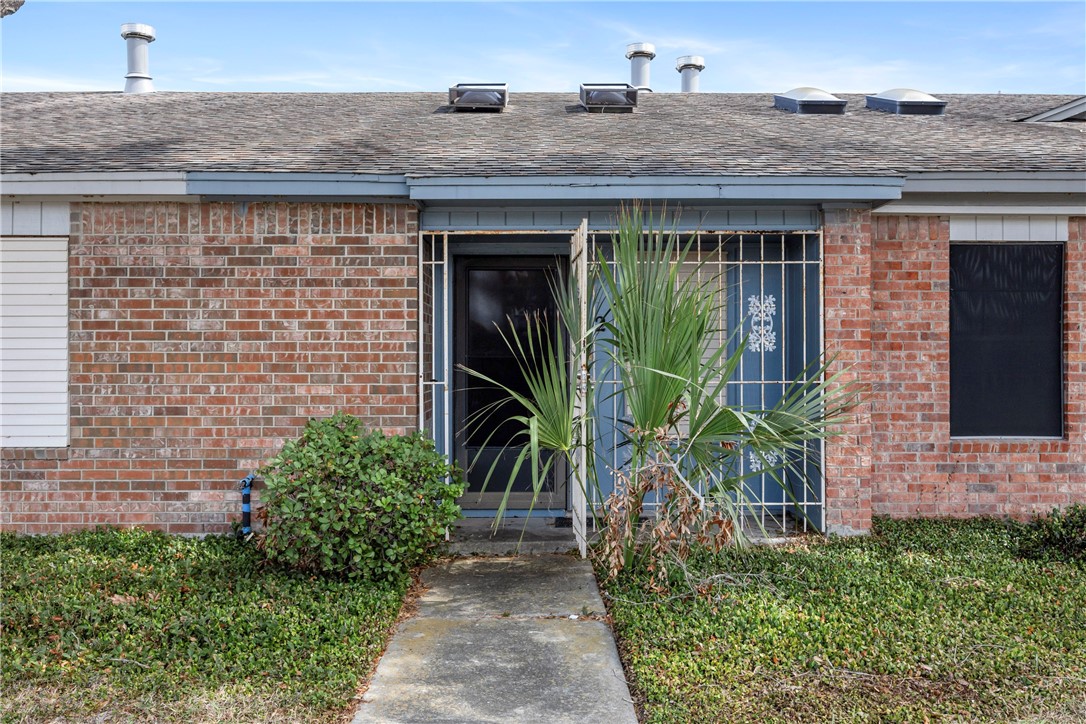 1818 Rodd Field Road D2 Property Photo 1