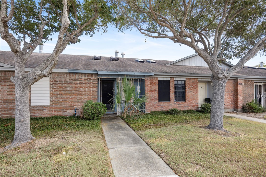 1818 Rodd Field Road D2 Property Photo 2