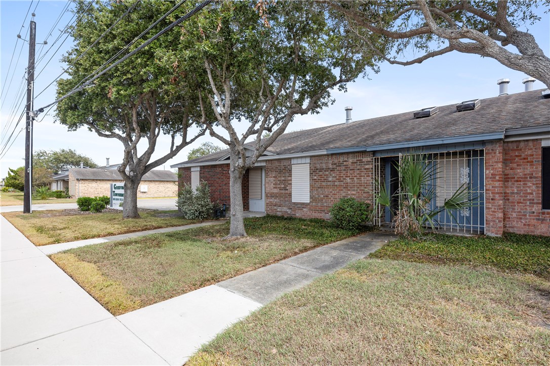 1818 Rodd Field Road D2 Property Photo 3