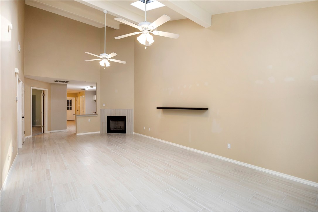1818 Rodd Field Road D2 Property Photo 4