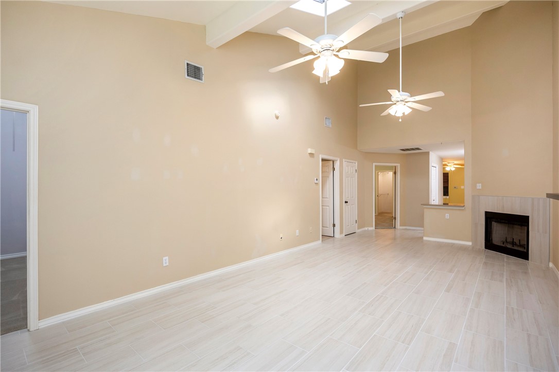 1818 Rodd Field Road D2 Property Photo 5
