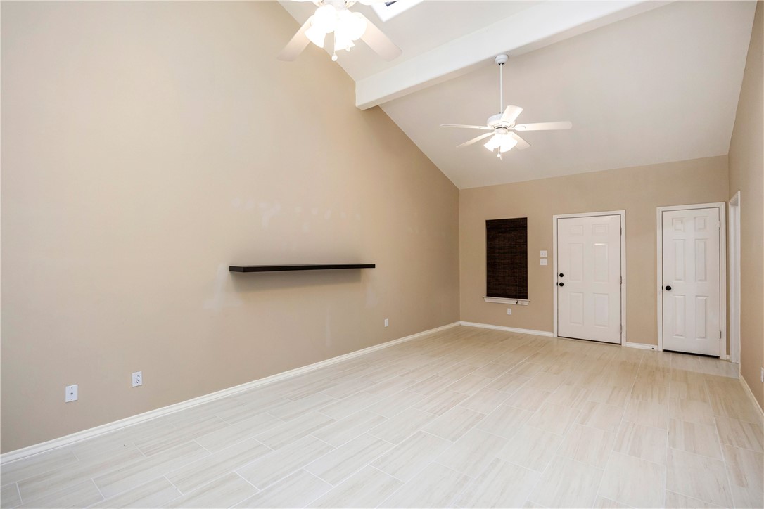 1818 Rodd Field Road D2 Property Photo 7