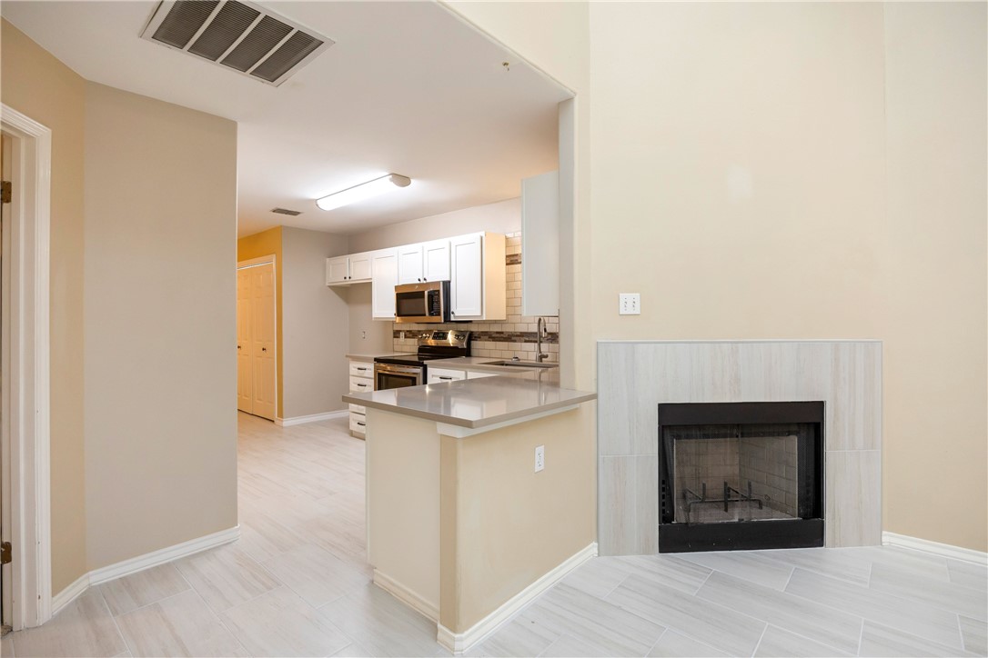 1818 Rodd Field Road D2 Property Photo 8