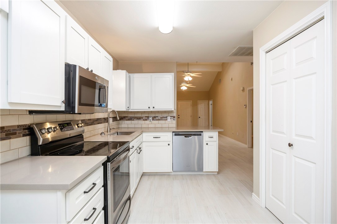 1818 Rodd Field Road D2 Property Photo 12