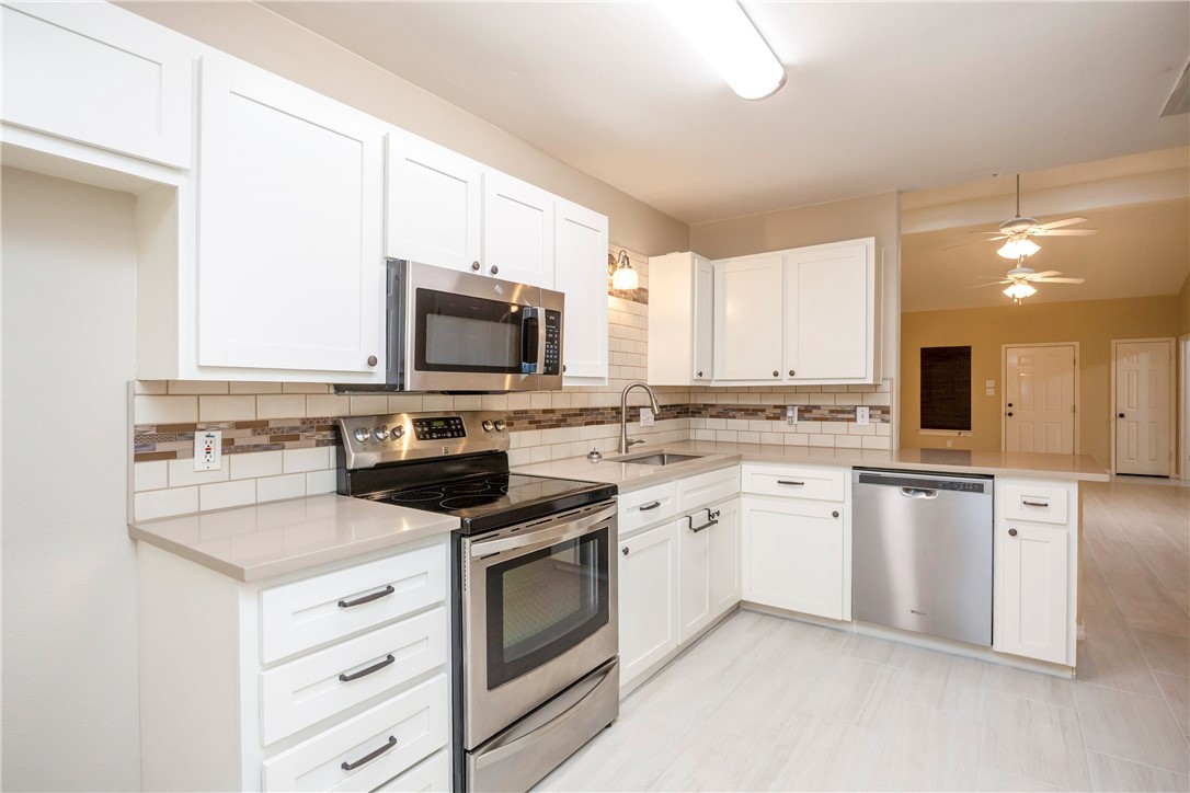1818 Rodd Field Road D2 Property Photo 14