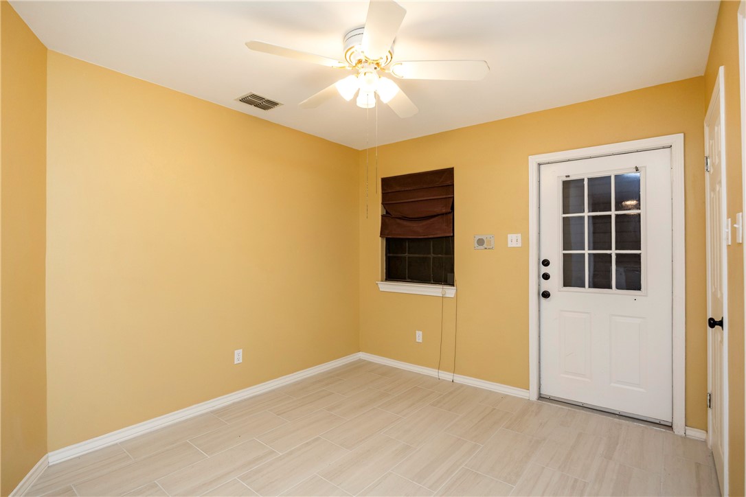 1818 Rodd Field Road D2 Property Photo 15