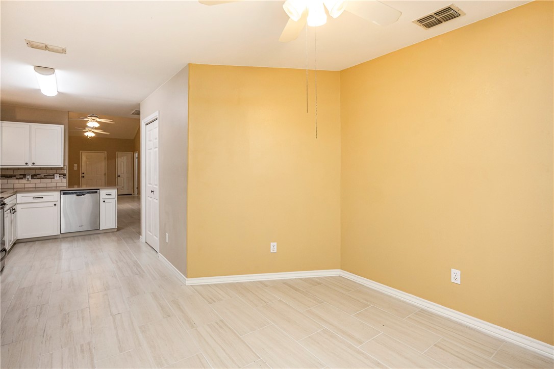 1818 Rodd Field Road D2 Property Photo 17
