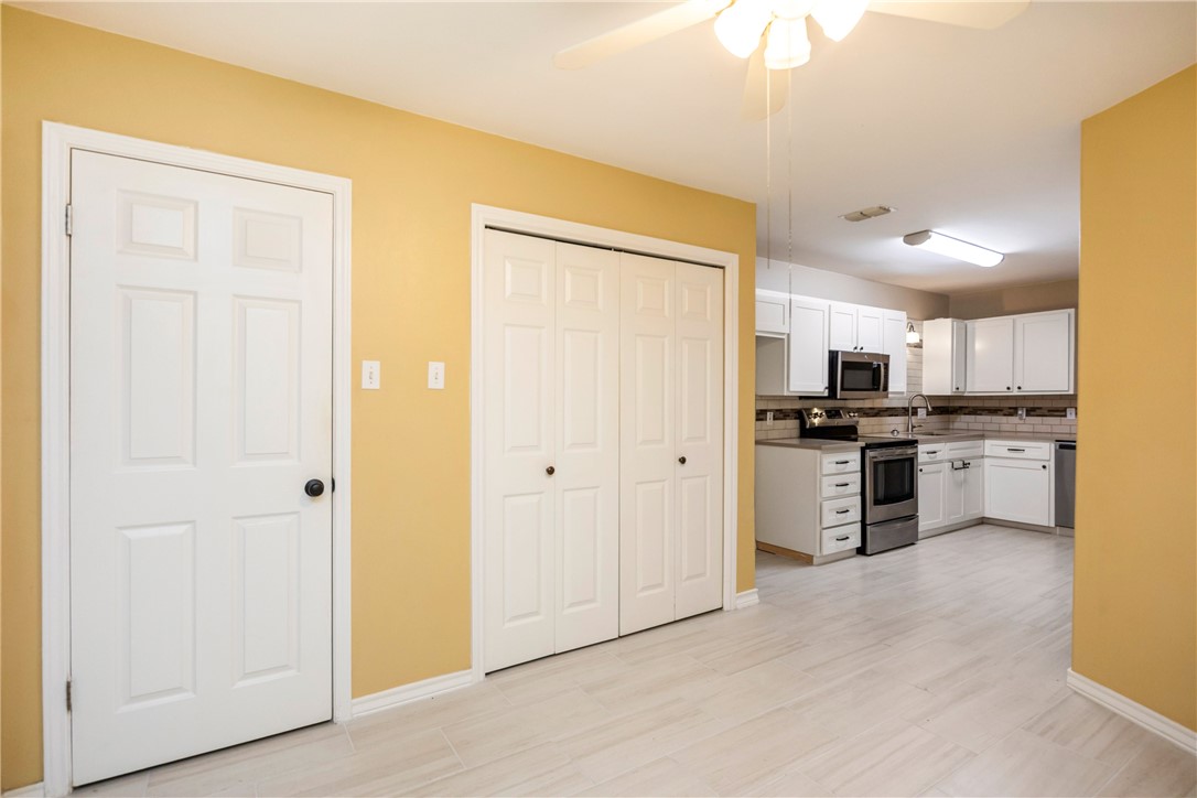 1818 Rodd Field Road D2 Property Photo 18