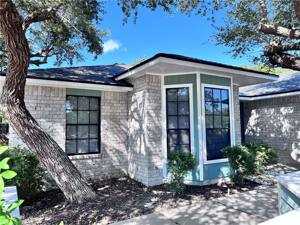 2200 Spring Park Dr Property Photo 2