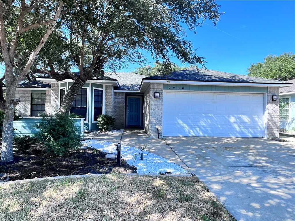 2200 Spring Park Dr Property Photo 3