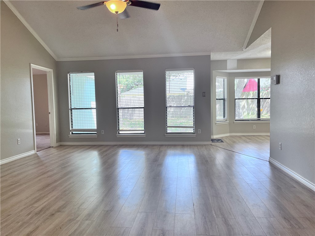 2200 Spring Park Dr Property Photo 5