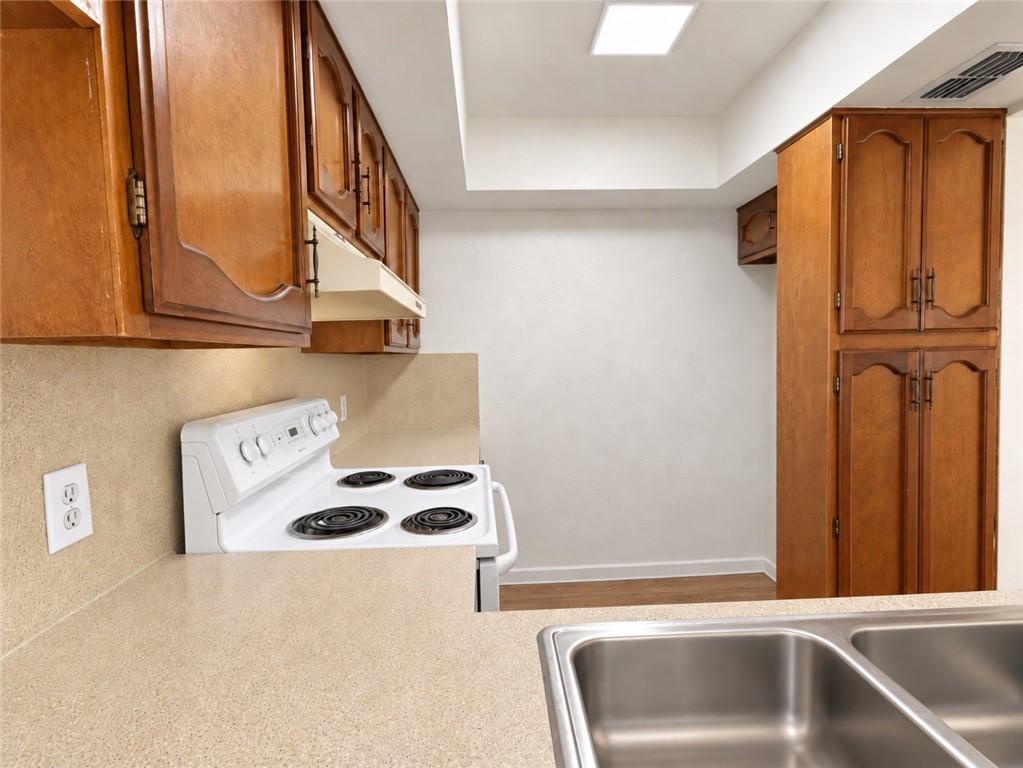 3725 Thornberry Ct 3735 Property Photo 6