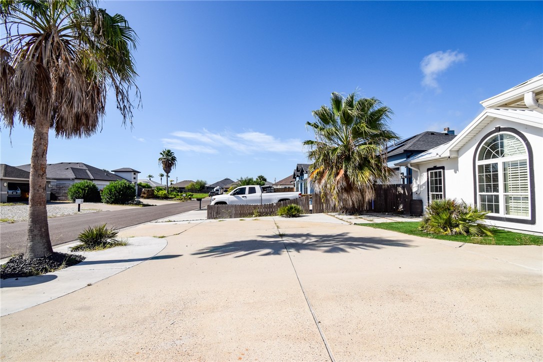16121 Seagrape St Property Photo 3