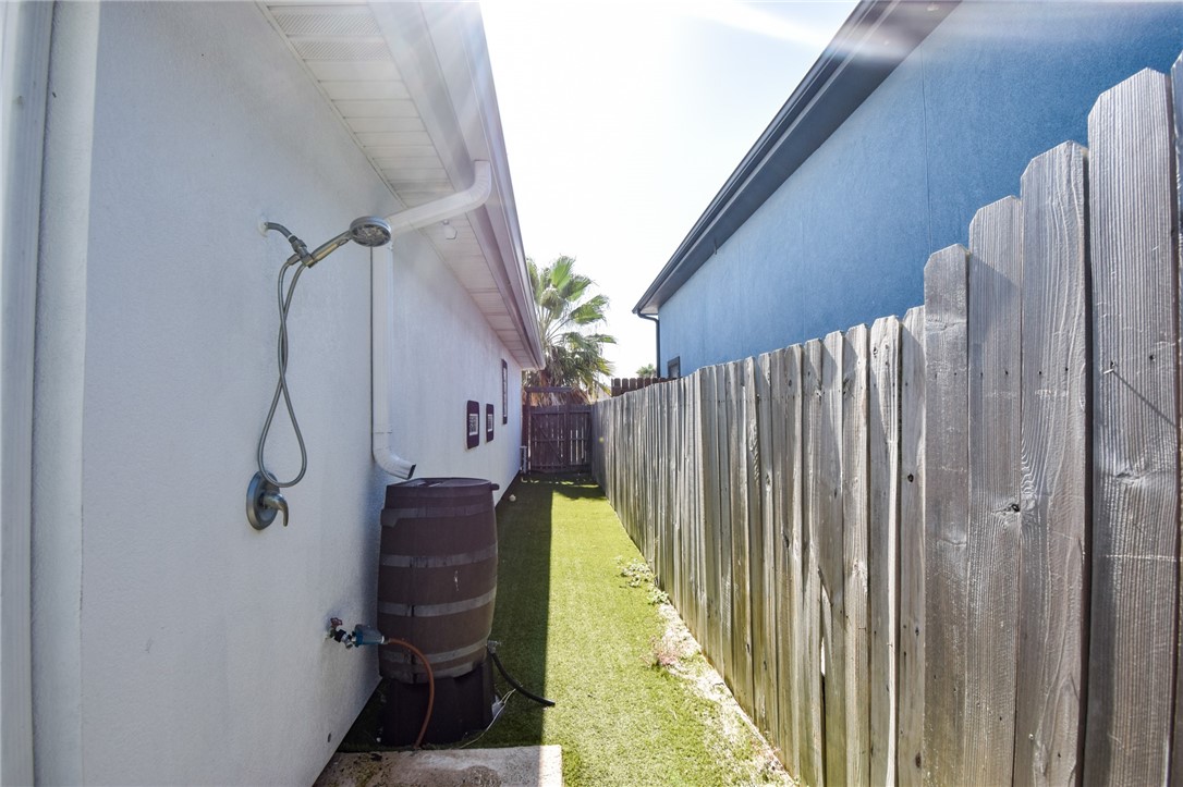 16121 Seagrape St Property Photo 43
