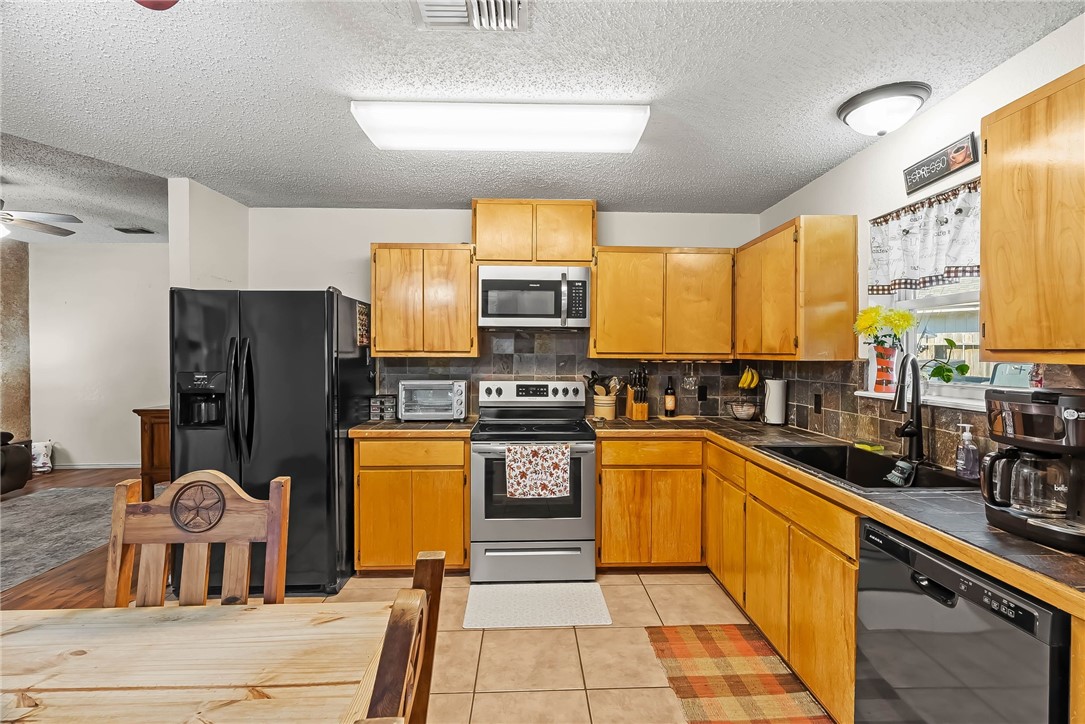 2141 Ridgewood Cir Property Photo 9