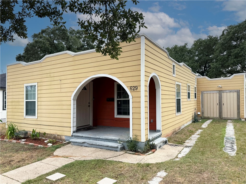 629 W Yoakum Ave Property Photo 1