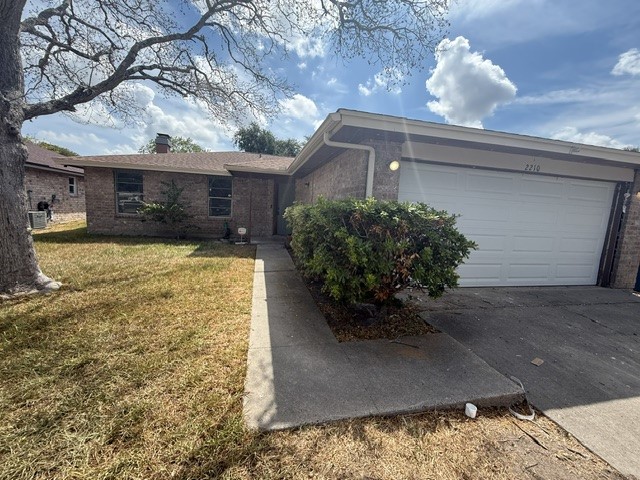 2210 Meadowglen Dr Property Photo 1