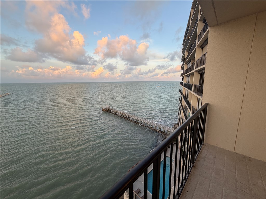 4350 Ocean Dr Property Photo 3