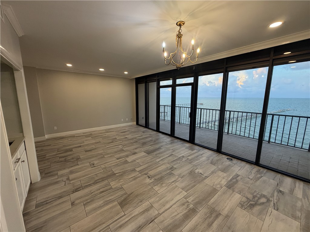 4350 Ocean Dr Property Photo 8