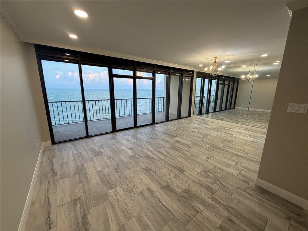 4350 Ocean Dr Property Photo 10