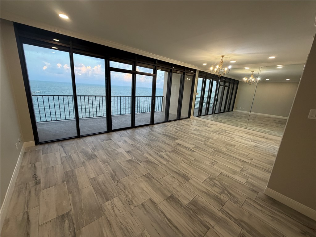 4350 Ocean Dr Property Photo 11