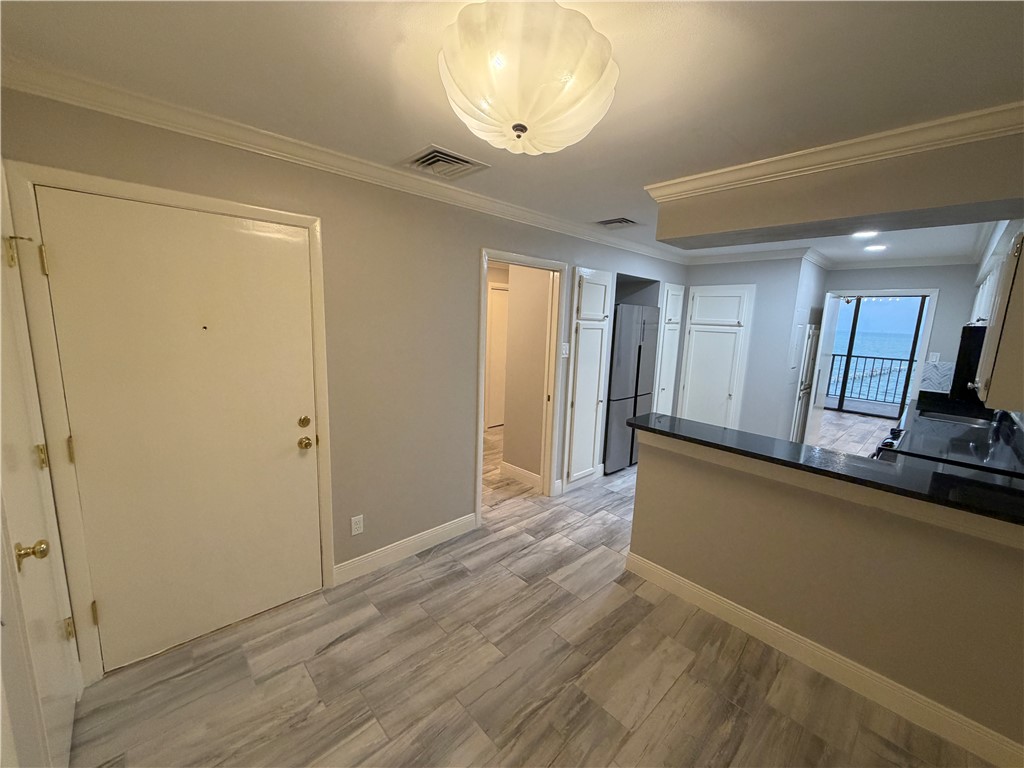 4350 Ocean Dr Property Photo 14
