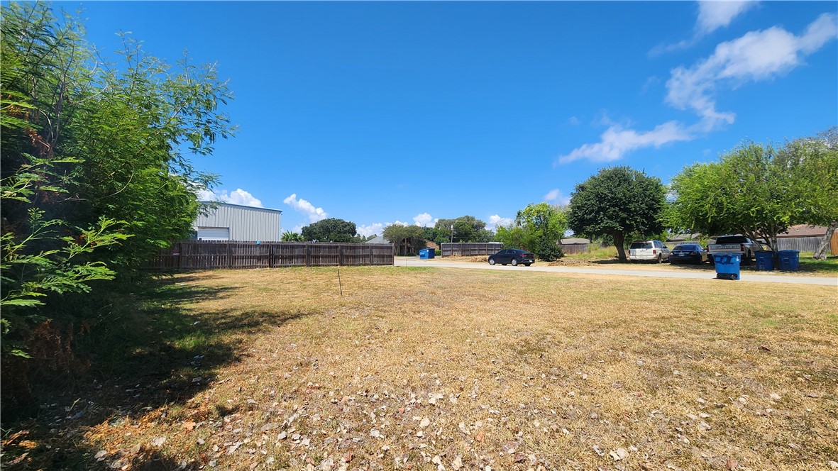 105 Cox Dr Property Photo 3
