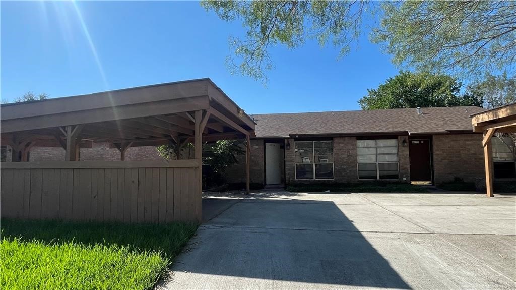 4805 Shadowbend Dr Property Photo 1