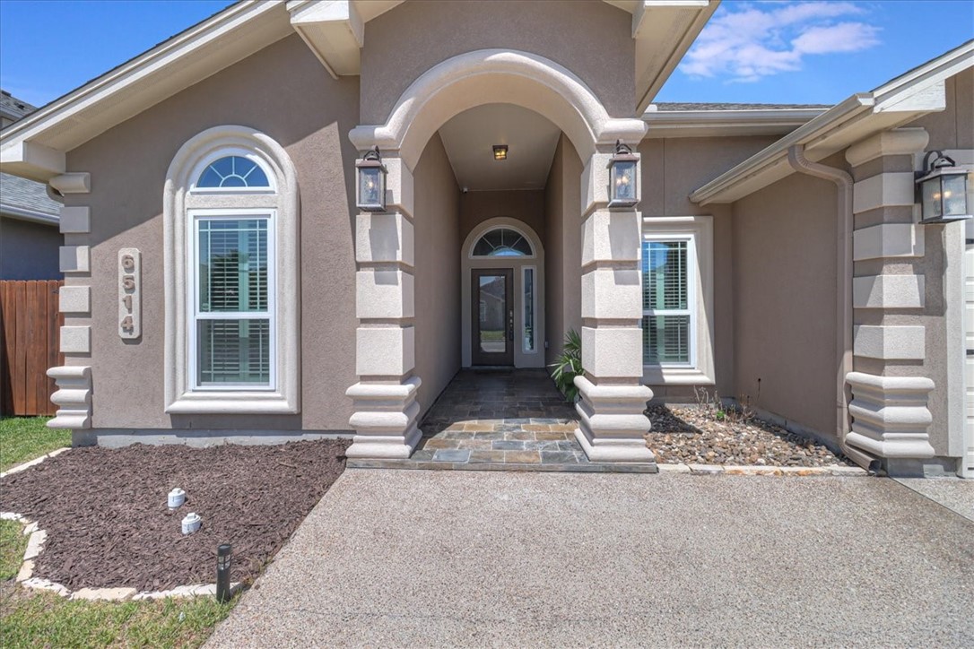 6514 Paddington Dr Property Photo 1