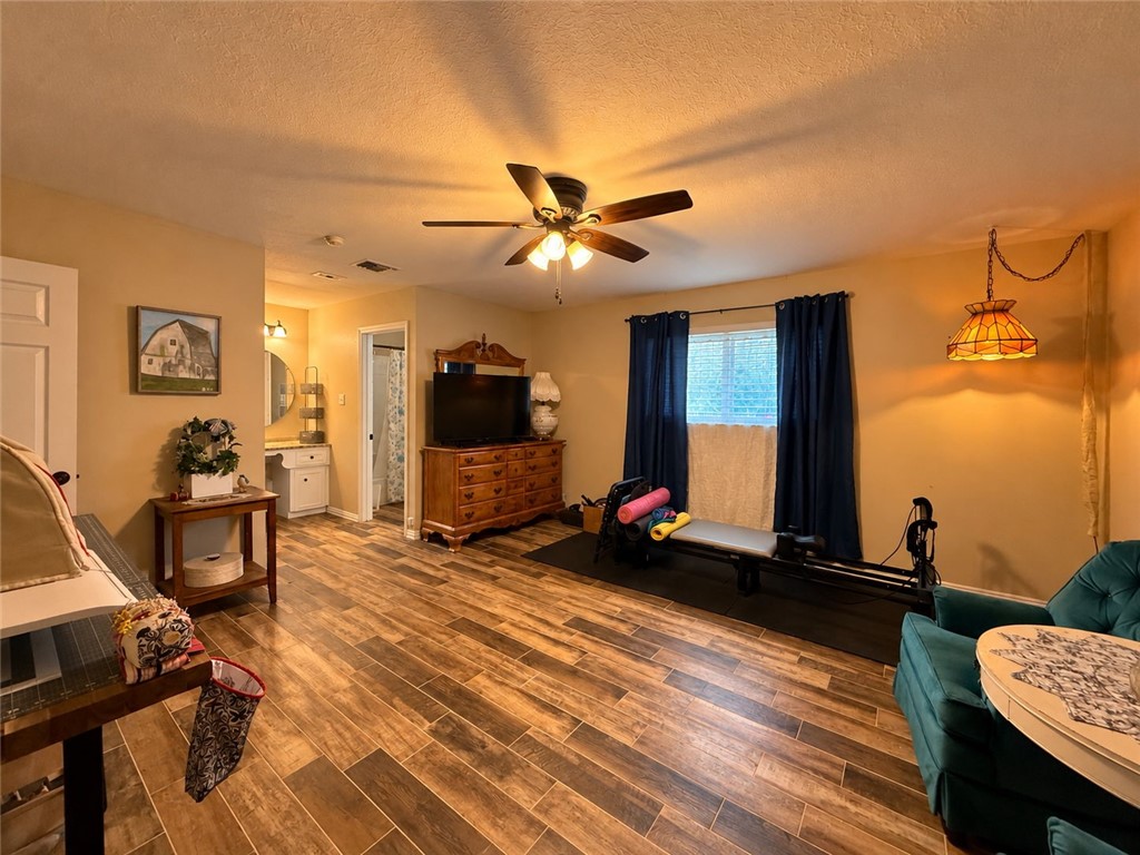 4318 Congressional Dr Property Photo 37