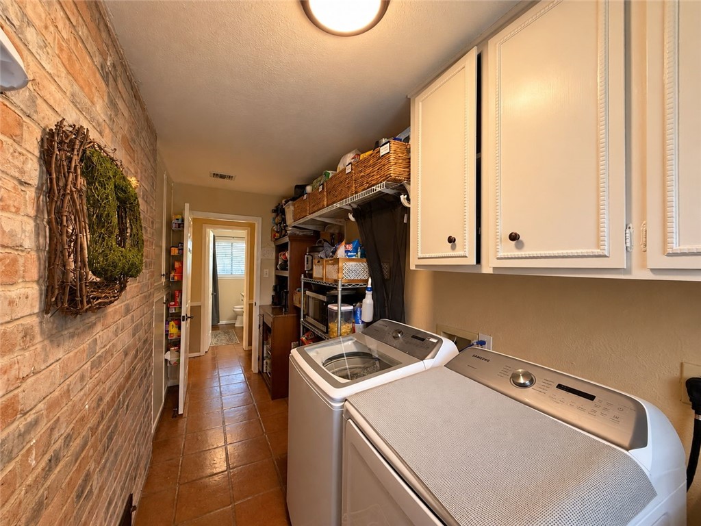 4318 Congressional Dr Property Photo 43