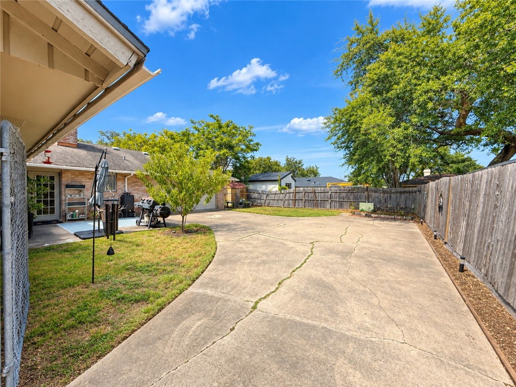 4318 Congressional Dr Property Photo 44