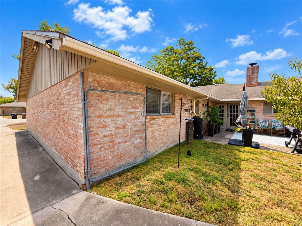 4318 Congressional Dr Property Photo 45
