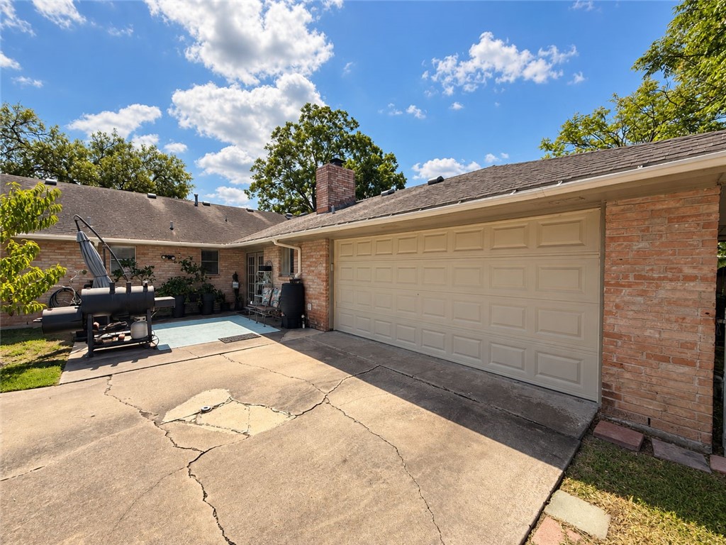 4318 Congressional Dr Property Photo 46