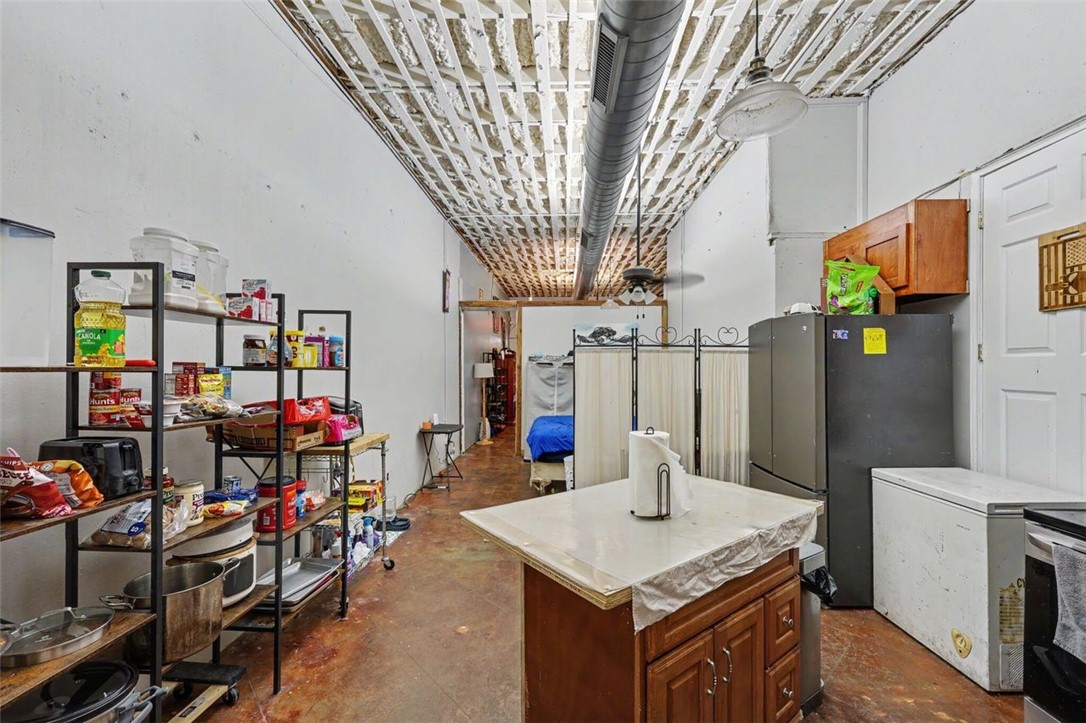 331 S Commercial St Property Photo 5