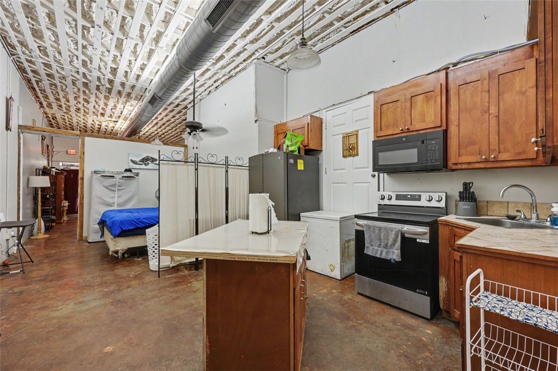 331 S Commercial St Property Photo 6