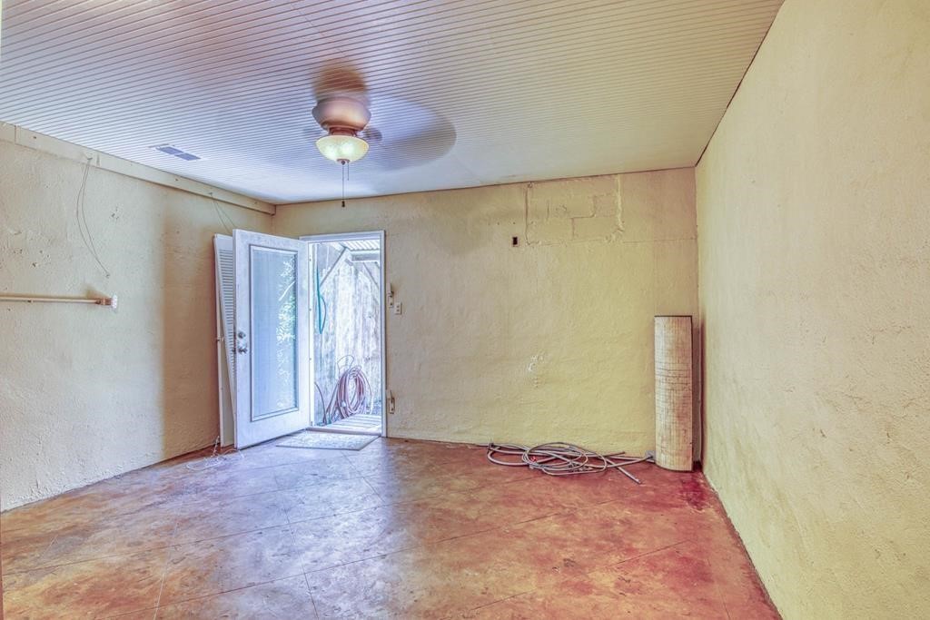 331 S Commercial St Property Photo 7