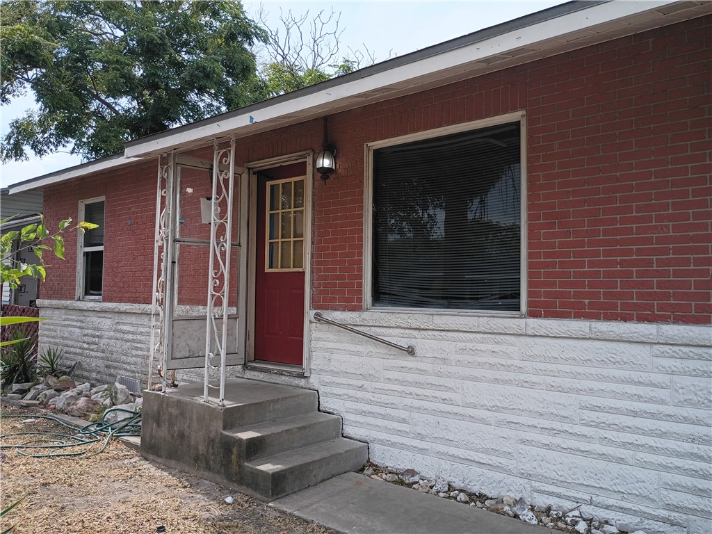 2141 Karen Dr Property Photo 1