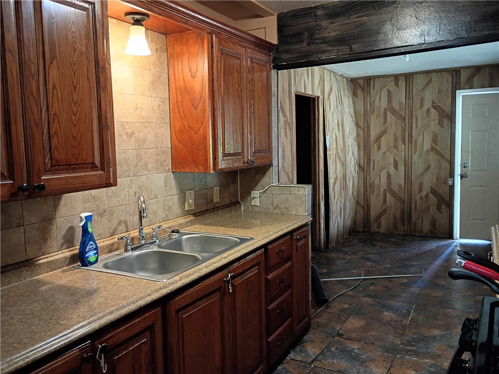 2141 Karen Dr Property Photo 4