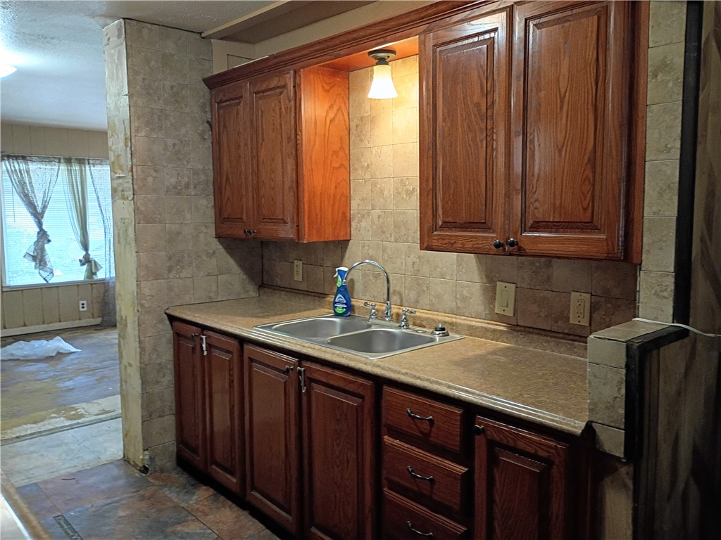 2141 Karen Dr Property Photo 6