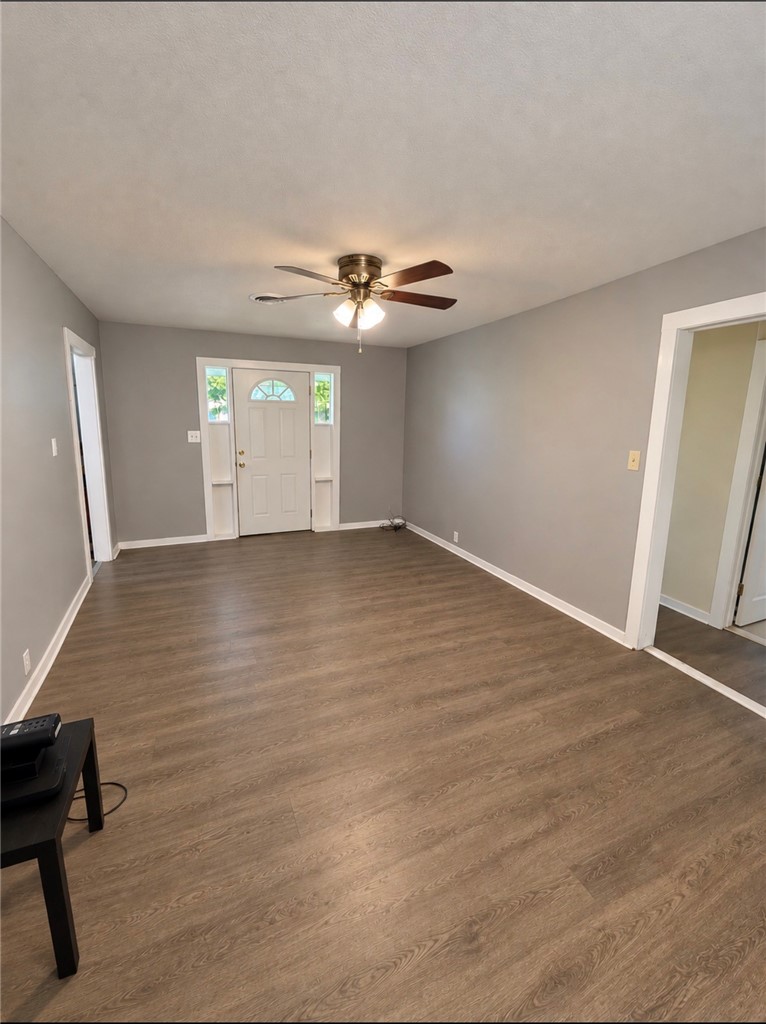 207 W Houston Property Photo 5