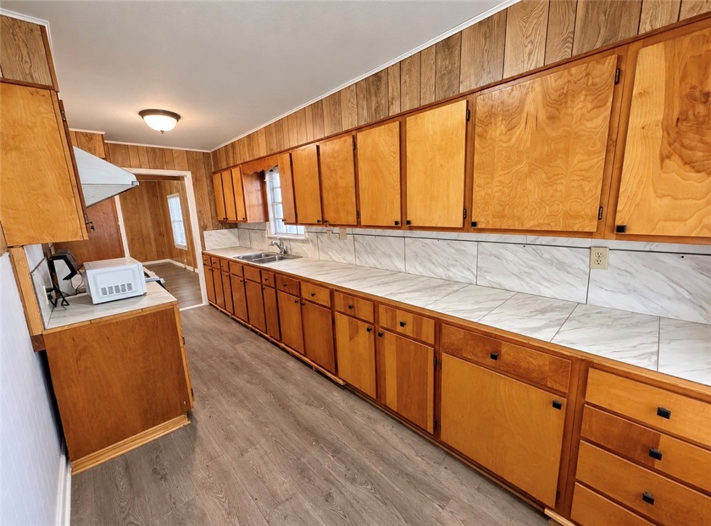 207 W Houston Property Photo 9