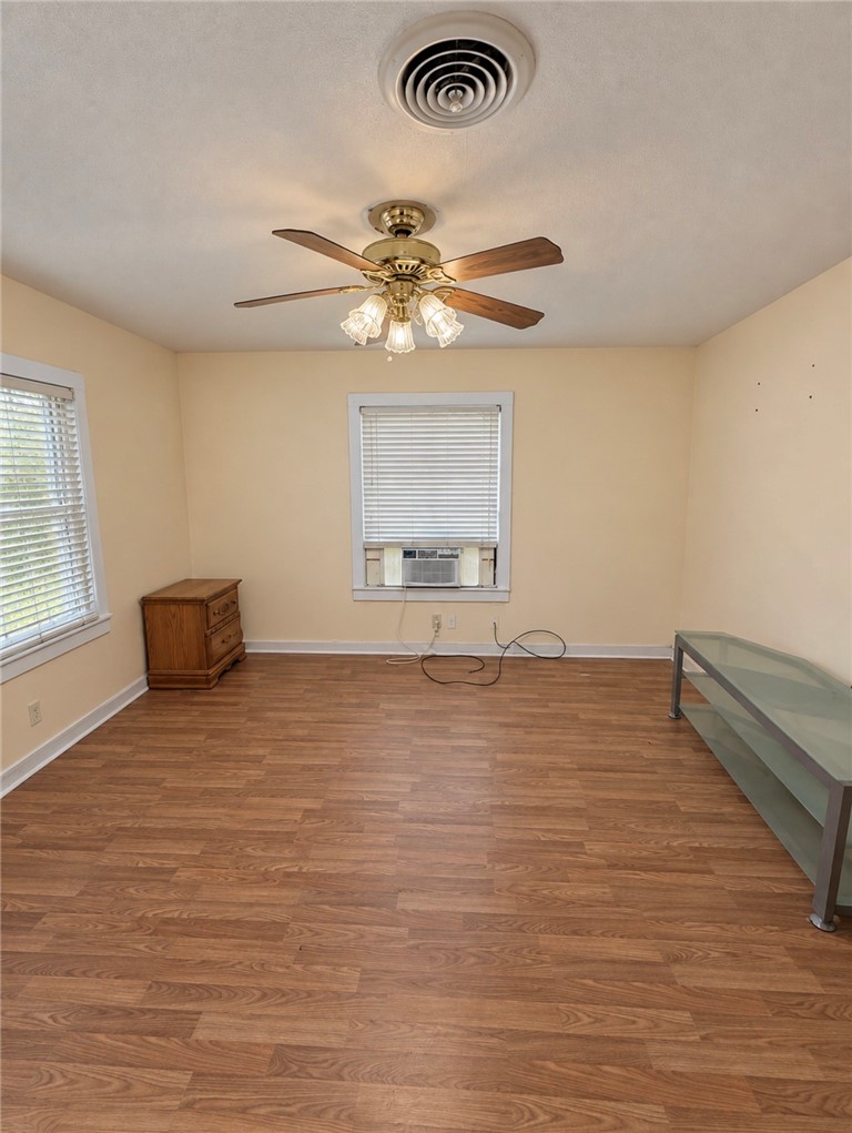 207 W Houston Property Photo 12