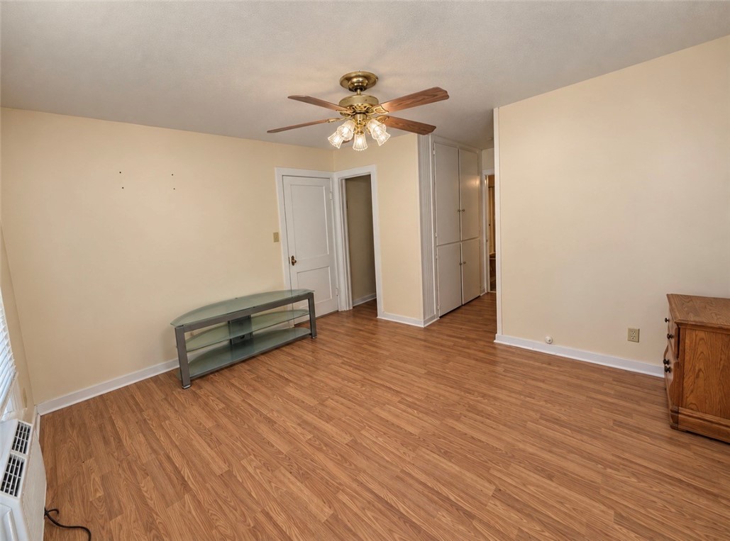207 W Houston Property Photo 13