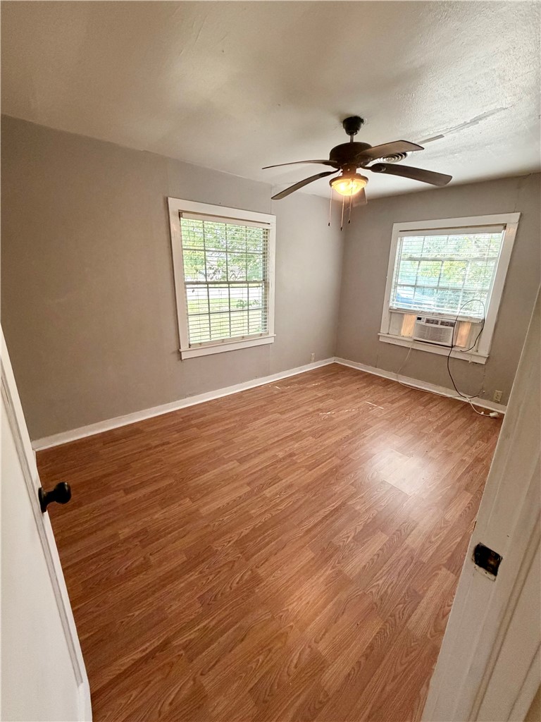 207 W Houston Property Photo 21
