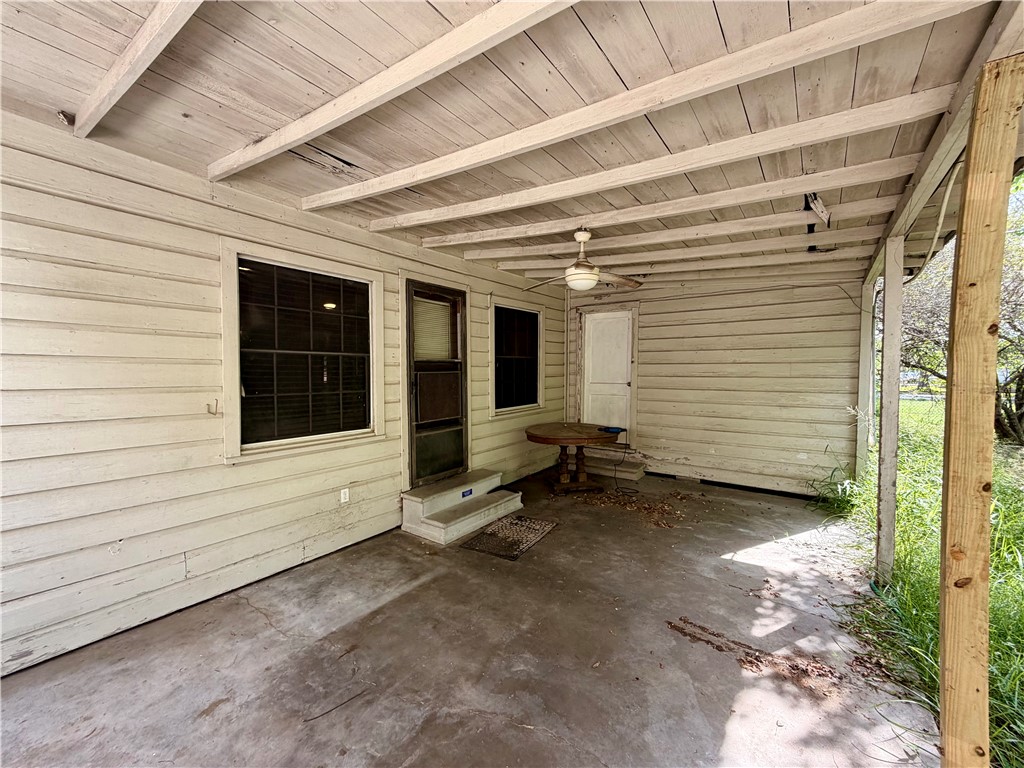 207 W Houston Property Photo 22
