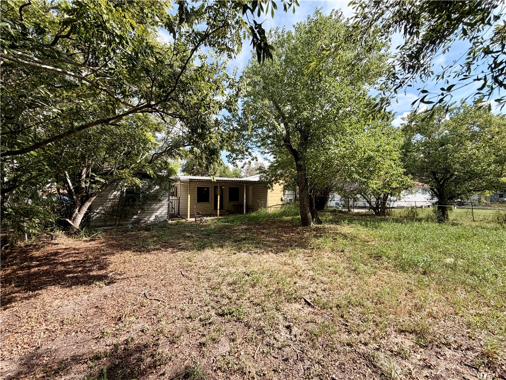 207 W Houston Property Photo 23