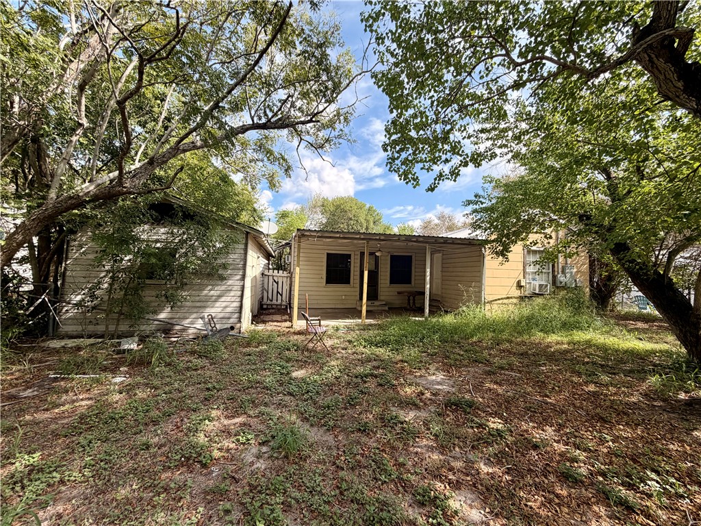 207 W Houston Property Photo 24